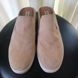 Steve Madden tan slip on sneakers